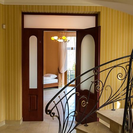 10 Rooms Lviv Eksteriør bilde