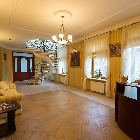 10 Rooms Lviv Eksteriør bilde