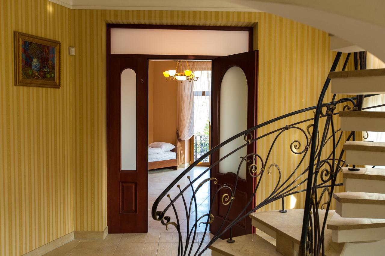 10 Rooms Lviv Eksteriør bilde
