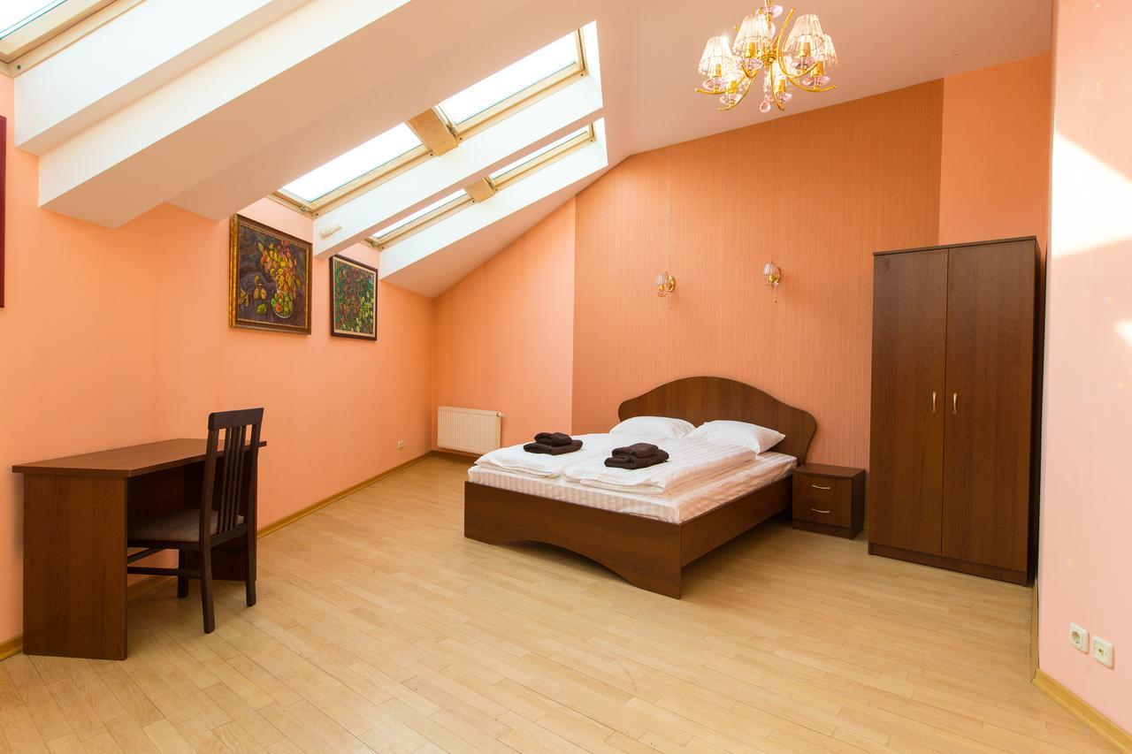 10 Rooms Lviv Eksteriør bilde