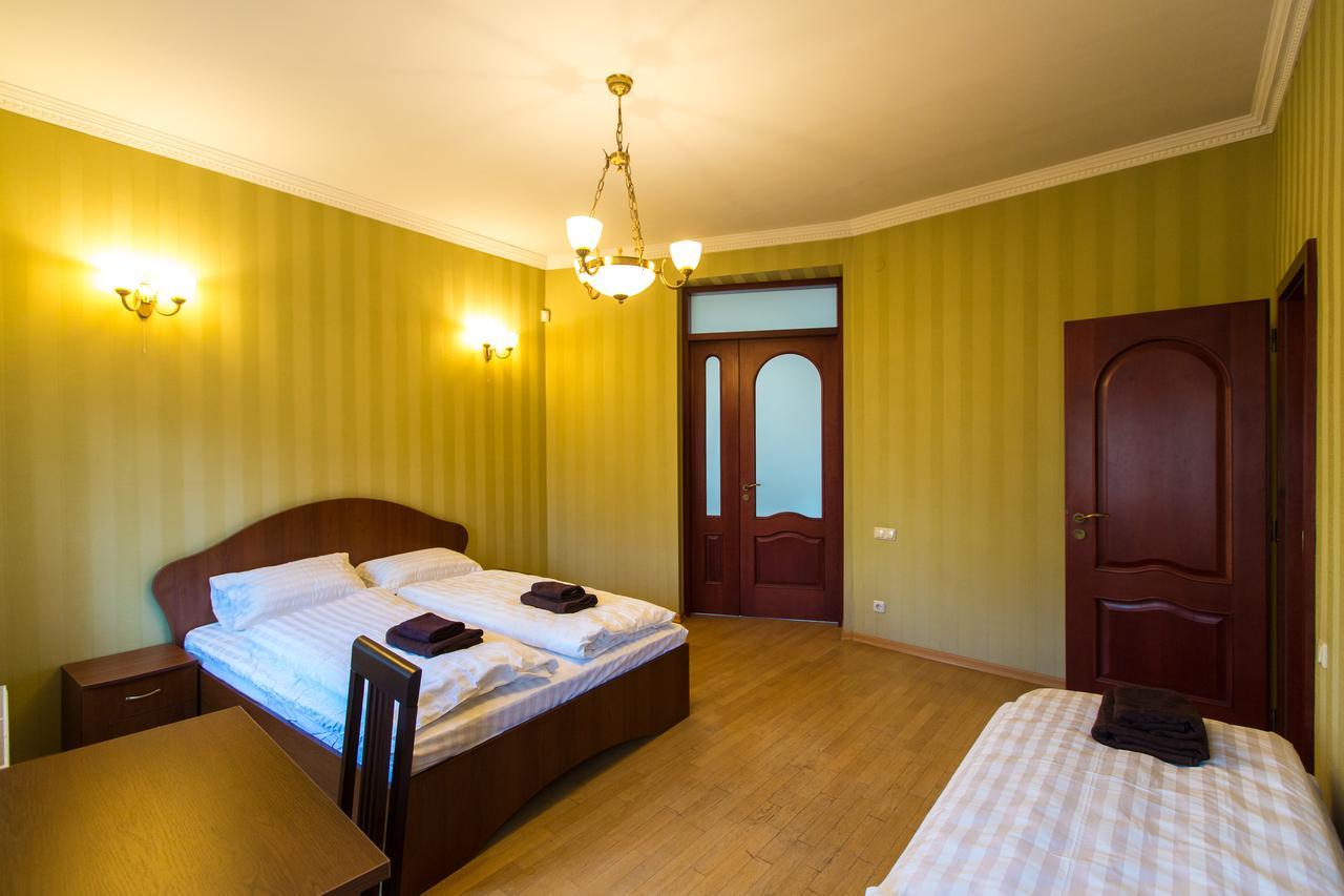 10 Rooms Lviv Eksteriør bilde