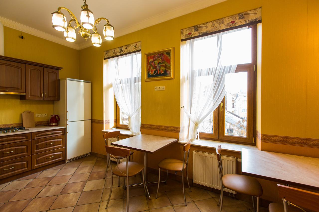 10 Rooms Lviv Eksteriør bilde