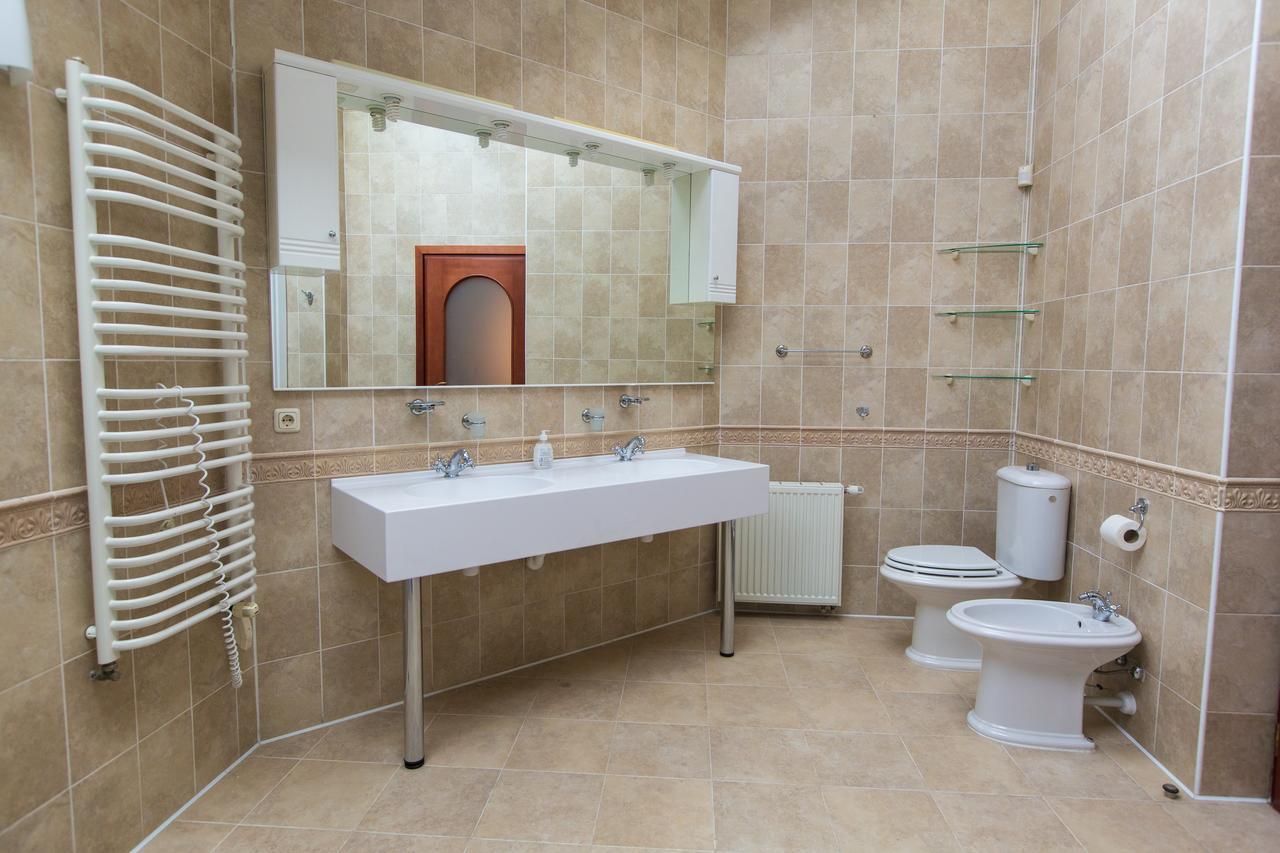 10 Rooms Lviv Eksteriør bilde