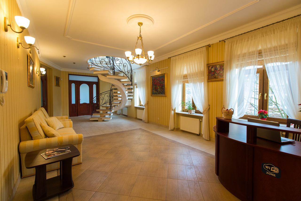 10 Rooms Lviv Eksteriør bilde
