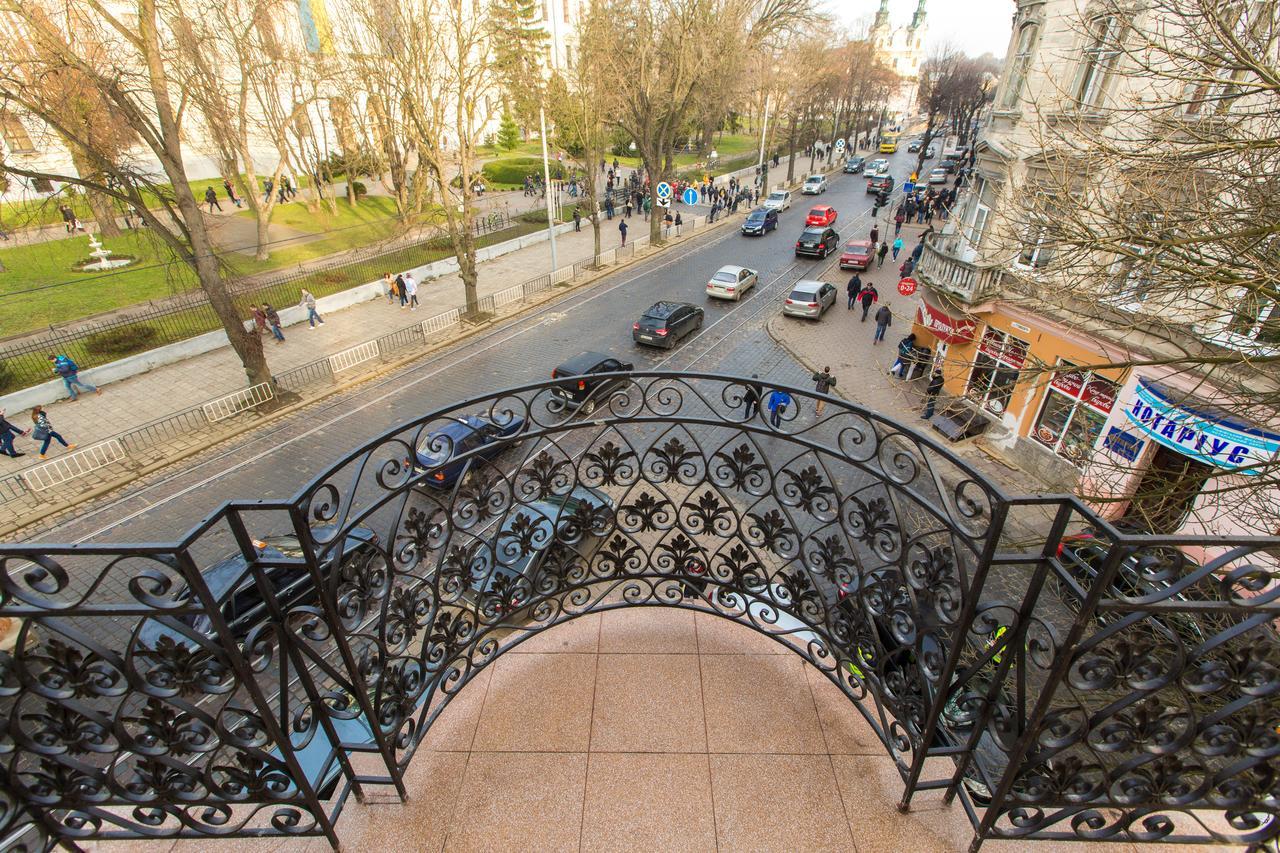 10 Rooms Lviv Eksteriør bilde