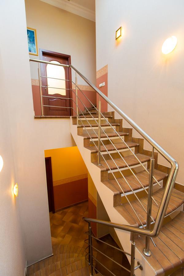 10 Rooms Lviv Eksteriør bilde