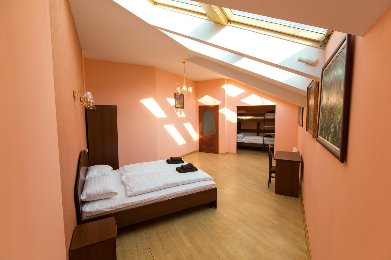10 Rooms Lviv Eksteriør bilde