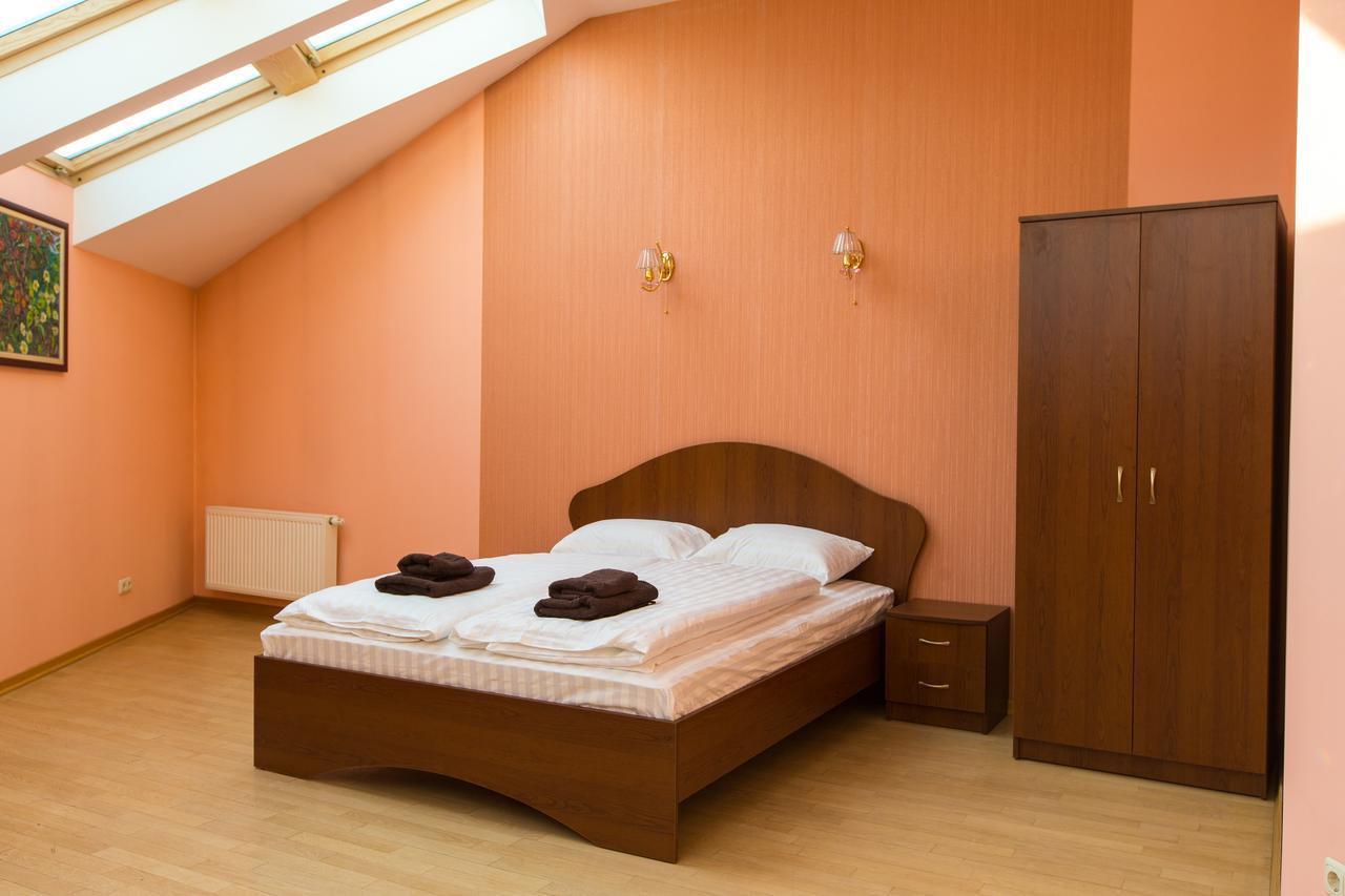 10 Rooms Lviv Eksteriør bilde