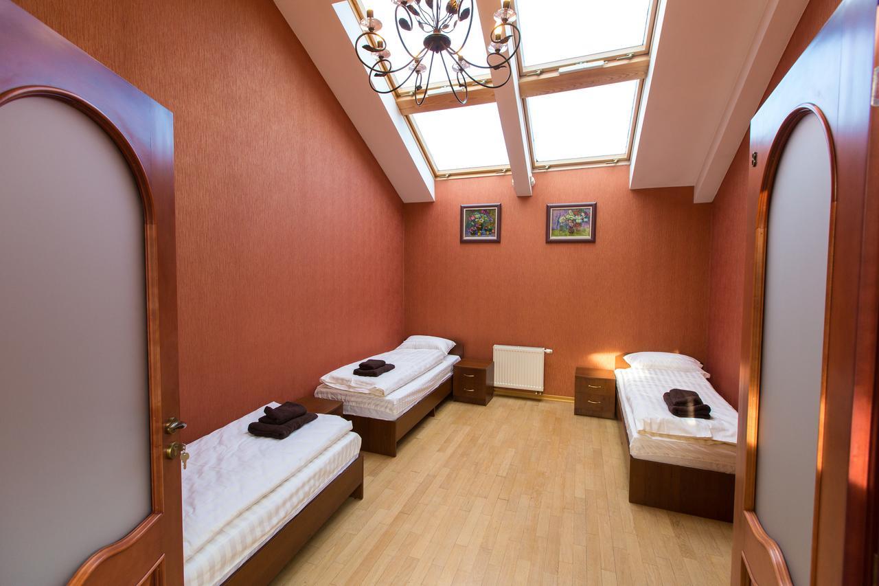 10 Rooms Lviv Eksteriør bilde