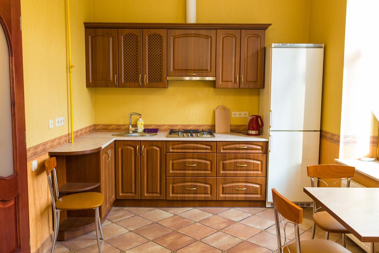 10 Rooms Lviv Eksteriør bilde