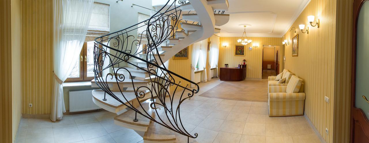 10 Rooms Lviv Eksteriør bilde